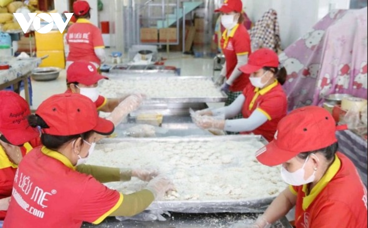 Traditional cake-making brings higher incomes in Da Nang ahead of Tet
